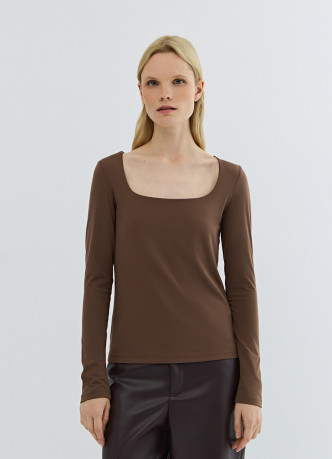 Лонгслив с квадратным вырезом