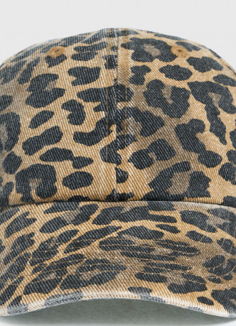 Джинсовая бейсболка с анималистичным принтом