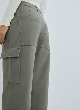 Хлопковые брюки карго с накладными карманами