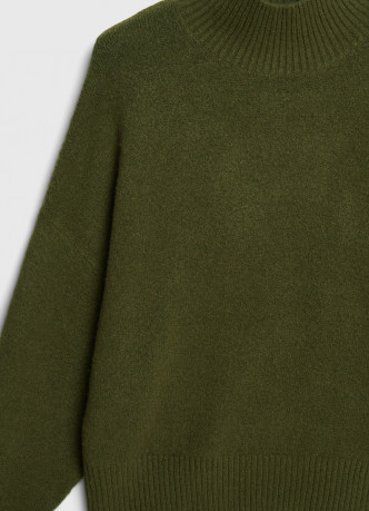 Свитер из мягкой пряжи с шерстью