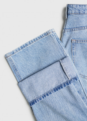 Прямые джинсы с брелоком