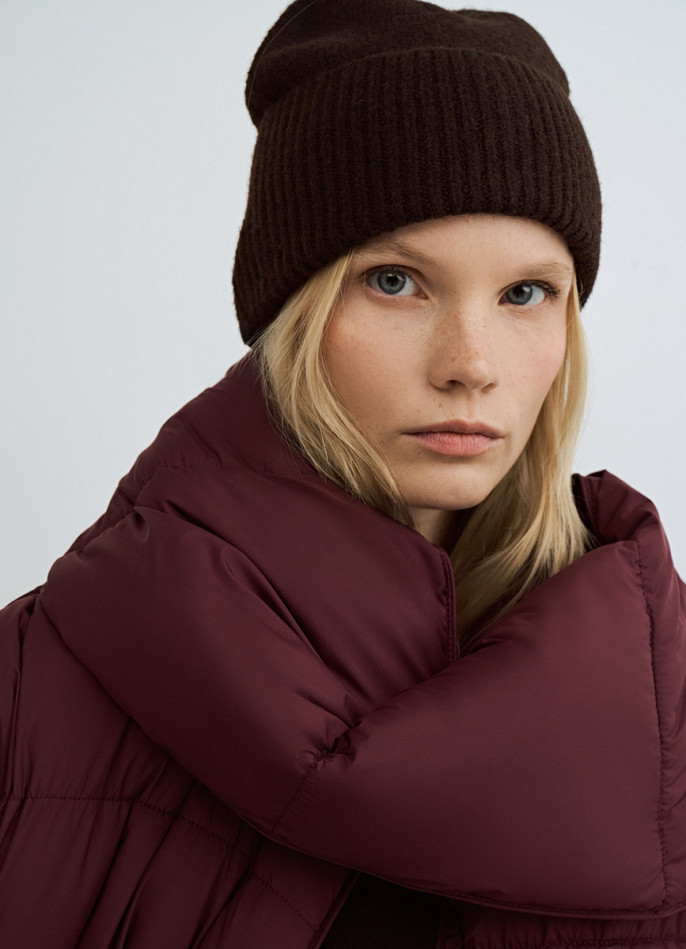 Вязаная шапка с отворотом