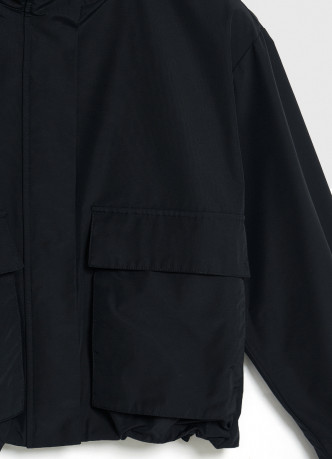 Лёгкая куртка с воротником-стойкой