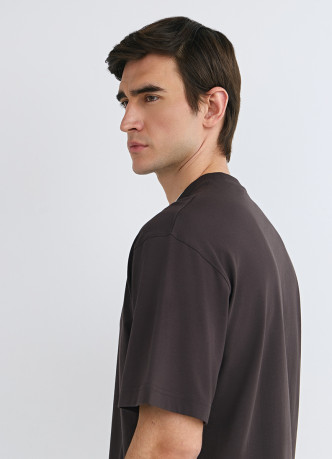 Футболка из плотного хлопка с контрастными деталями