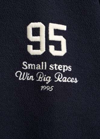 Свитшот с вышивкой