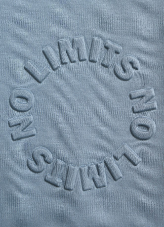 Футболка с объёмным принтом