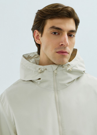 Ветровка с капюшоном