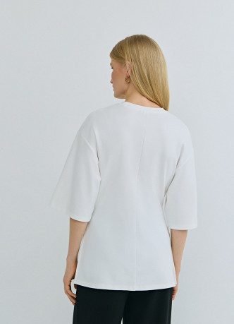 Футболка с брошью