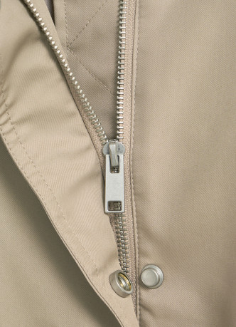 Легкая куртка