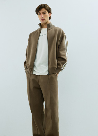 Бомбер на молнии с контрастными деталями