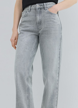 Прямые джинсы с высокой посадкой