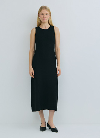 Вязаное платье с расклёшенной юбкой