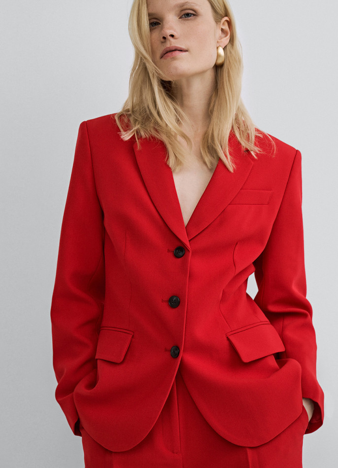 Однобортный приталенный жакет