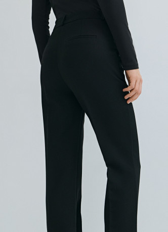 Расширенные книзу брюки