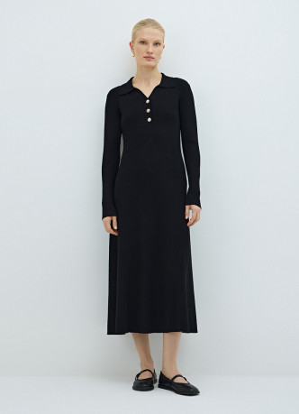Вязаное платье миди с воротником-поло