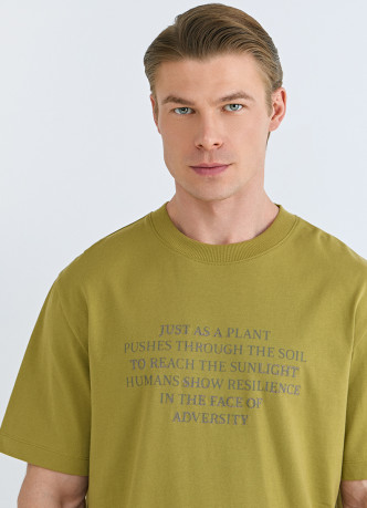 Футболка с принтом и вышивкой