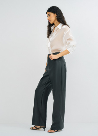 Прямые брюки из искусственной кожи