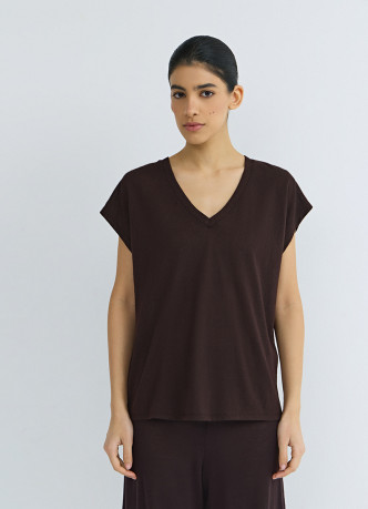 Футболка с V-образным вырезом