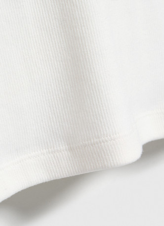 Приталенный лонгслив в рубчик