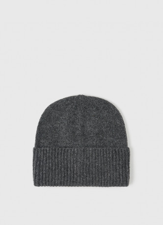 Вязаная шапка с отворотом