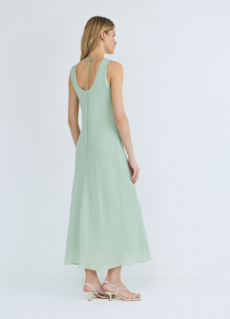 Приталенное платье из тенселя с расклешенной юбкой