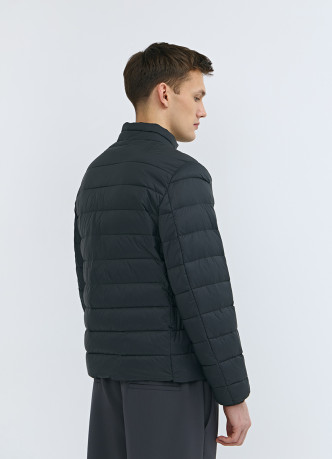 Утеплённая лёгкая куртка с воротником-стойкой