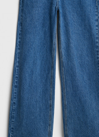 Широкие джинсы с высокой посадкой