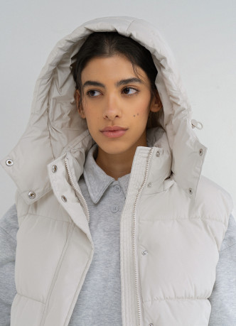 Жилетка с капюшоном