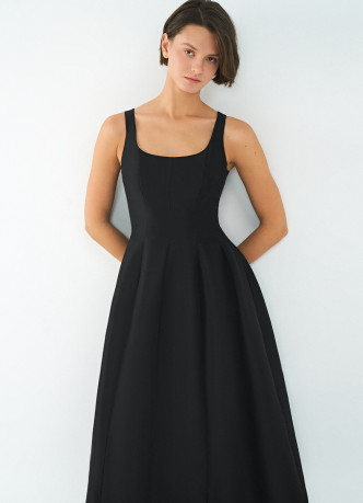 Платье с расклёшенной юбкой