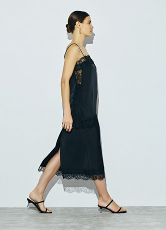 Атласная юбка с кружевом