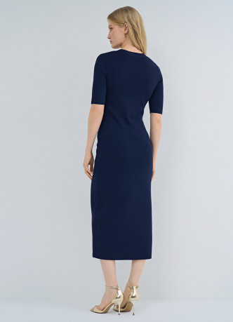 Вязаное платье с V-вырезом