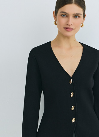 Кардиган на пуговицах с V-вырезом