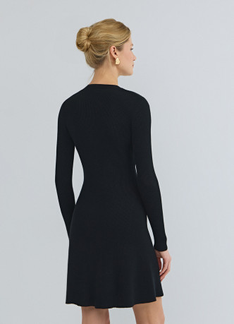 Вязаное платье мини