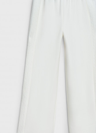 Широкие брюки с лампасами