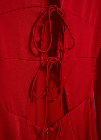 Сатиновое платье с завязками на спине