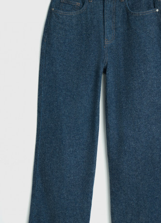 Широкие джинсы с мягкой фактурой