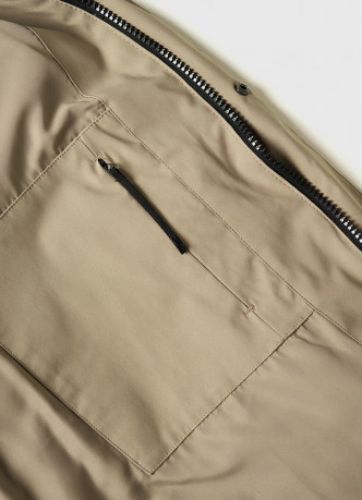 Утеплённая куртка с капюшоном