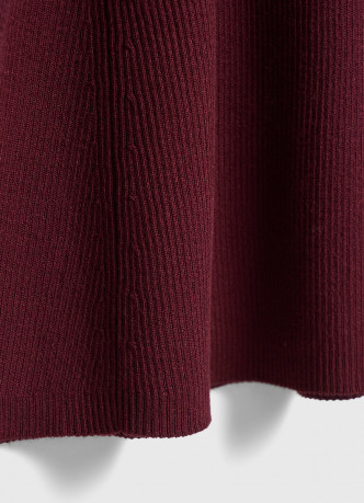 Вязаное платье с воротником-стойкой