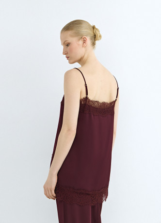 Удлинённый топ с кружевом