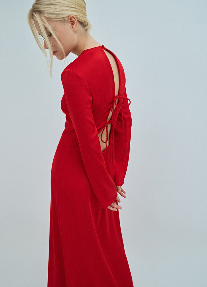 Сатиновое платье с завязками на спине