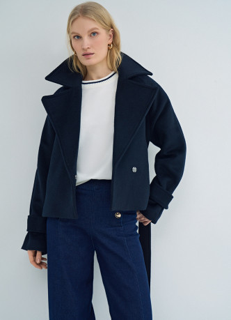 Короткое пальто на поясе