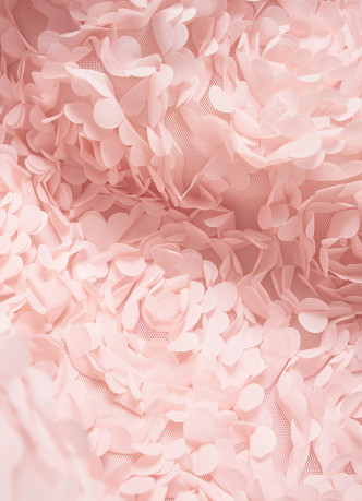 Облегающее платье с объёмными цветами