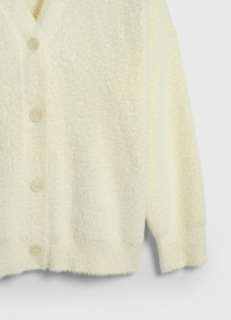 Кардиган из пушистой пряжи на пуговицах