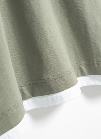 Футболка из плотного хлопка с контрастными деталями