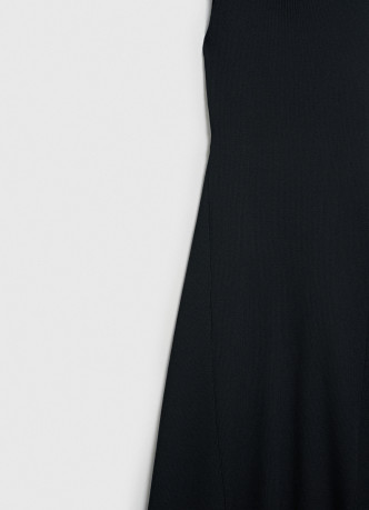 Вязаное платье с расклёшенной юбкой