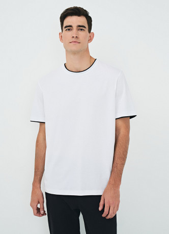 Базовая футболка с контрастной отделкой