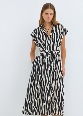 Приталенное платье-рубашка с принтом