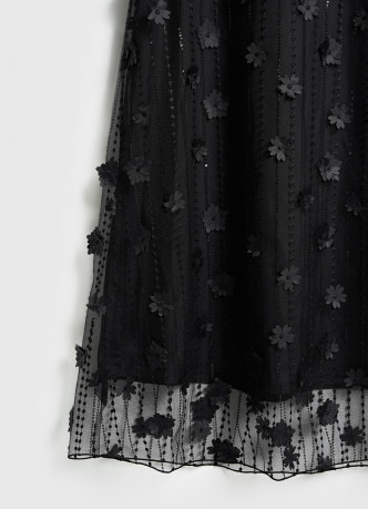 Платье с пайетками и декором в виде цветов