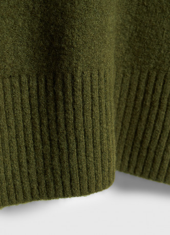 Свитер из мягкой пряжи с шерстью