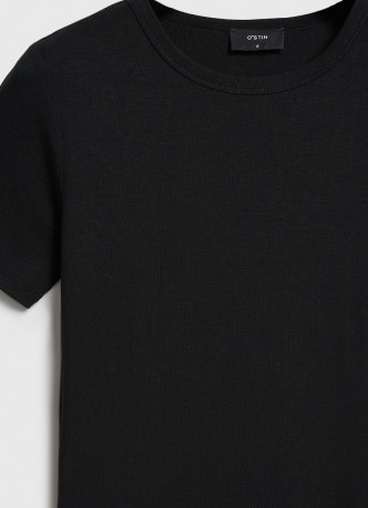 Приталенная футболка в рубчик